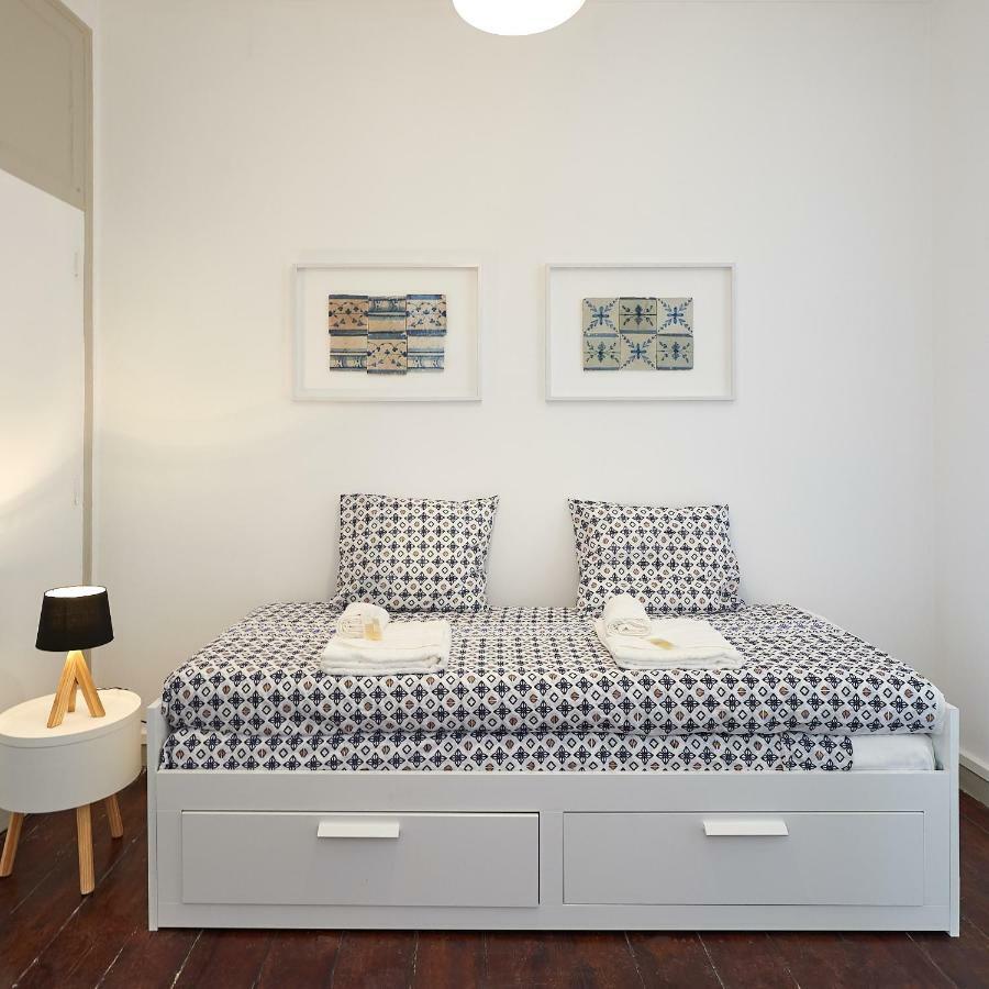Love Inn Bairro Alto Lisbon Exterior photo