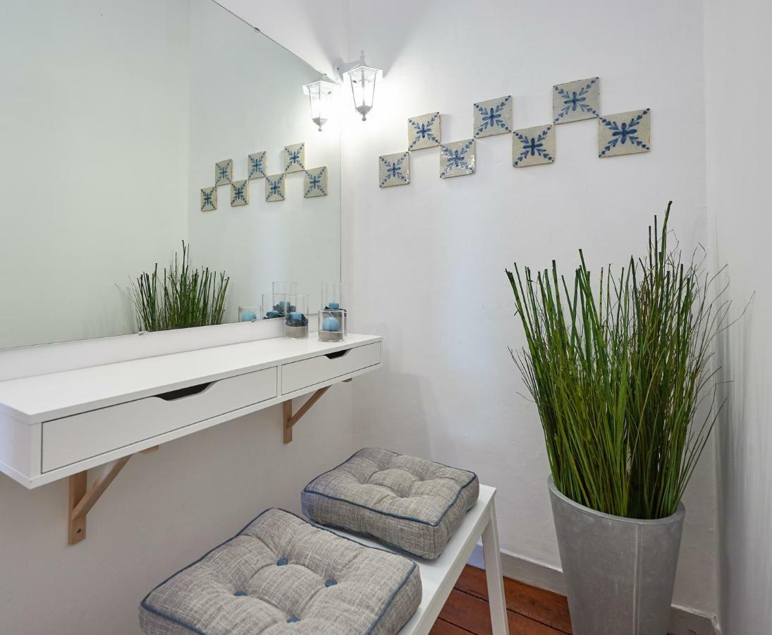 Love Inn Bairro Alto Lisbon Exterior photo